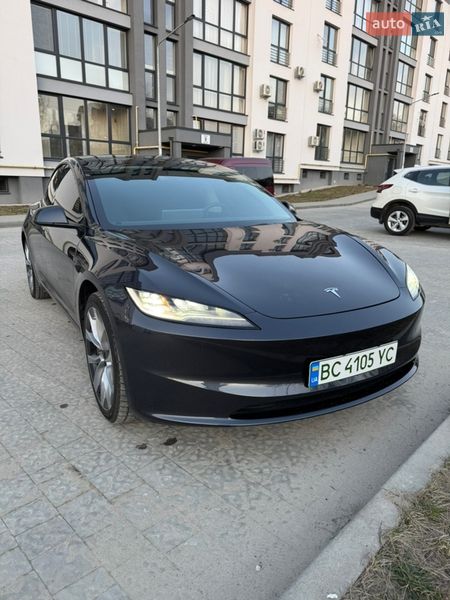 Седан Tesla Model 3 2025 в Ивано-Франково