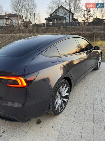 Седан Tesla Model 3 2025 в Ивано-Франково