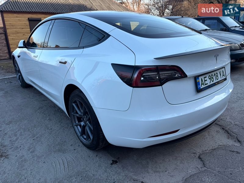Седан Tesla Model 3 2022 в Днепре