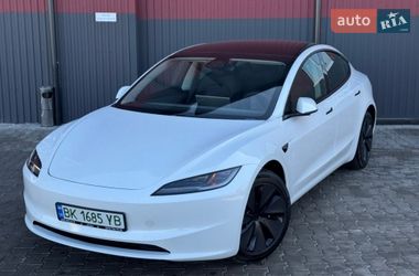 Седан Tesla Model 3 2025 в Дубні