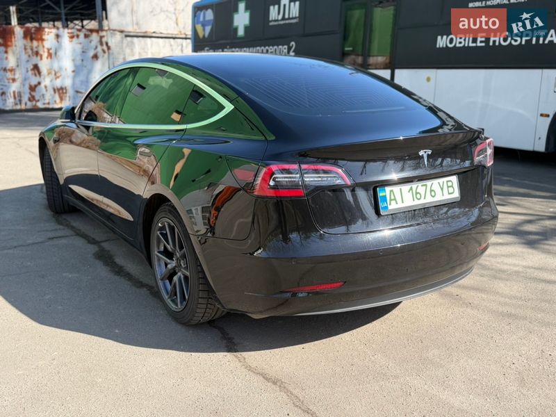 Седан Tesla Model 3 2020 в Києві