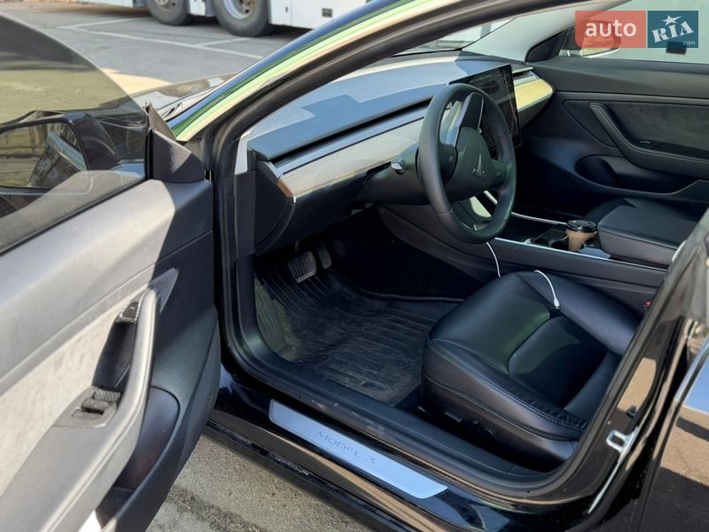Седан Tesla Model 3 2020 в Києві
