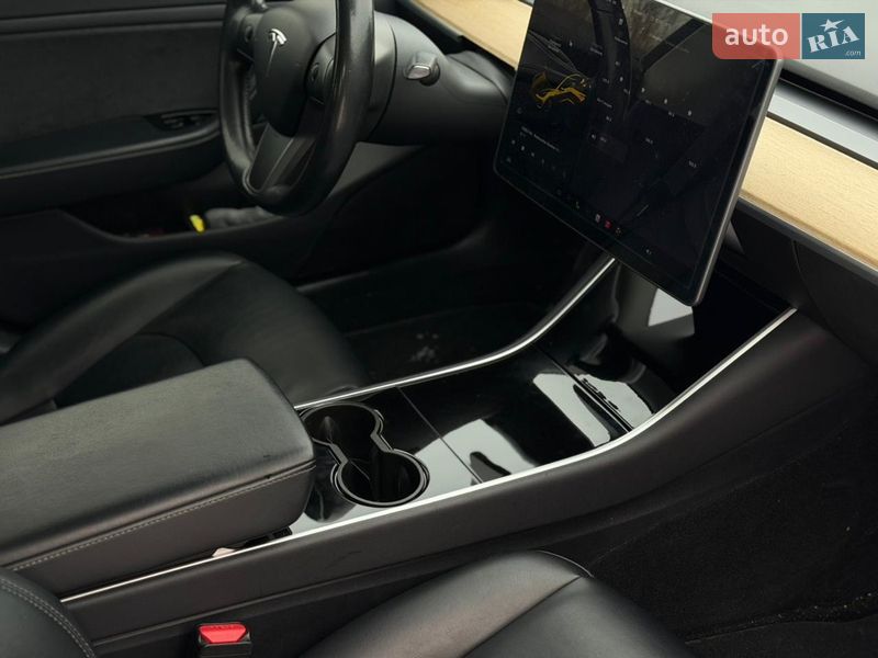 Седан Tesla Model 3 2018 в Киеве фото 10 Седан Tesla Model 3 2018 в Киеве