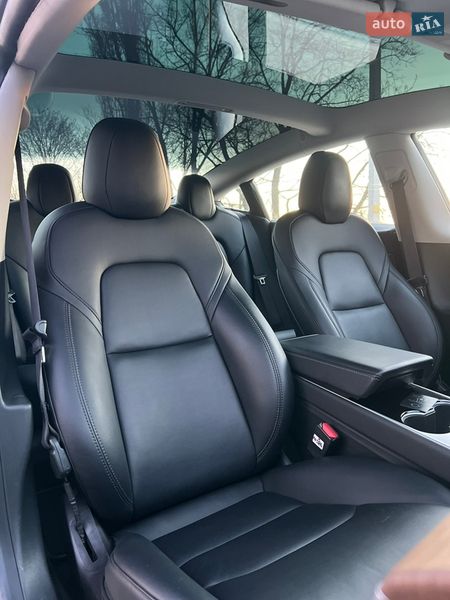 Седан Tesla Model 3 2019 в Броварах