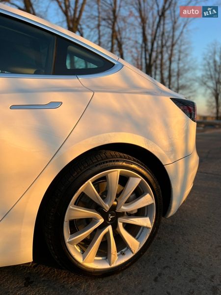 Седан Tesla Model 3 2019 в Броварах