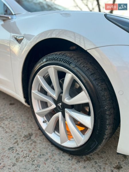 Седан Tesla Model 3 2019 в Броварах