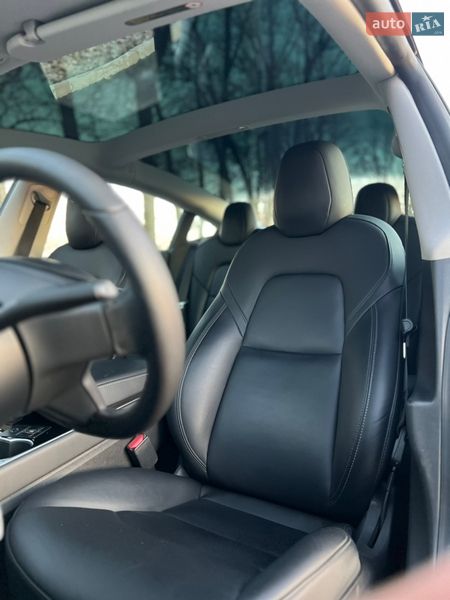 Седан Tesla Model 3 2019 в Броварах