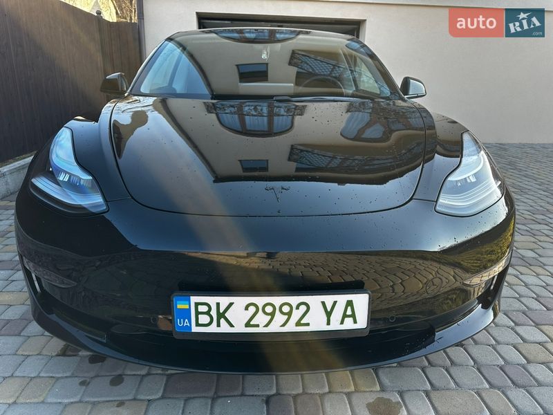 Седан Tesla Model 3 2019 в Львове