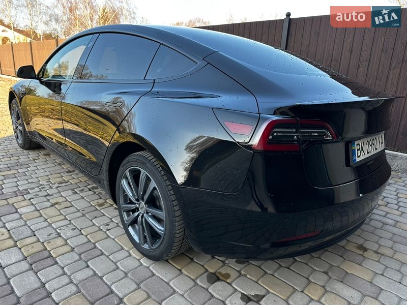 Седан Tesla Model 3 2019 в Львове