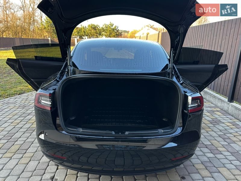 Седан Tesla Model 3 2019 в Львове