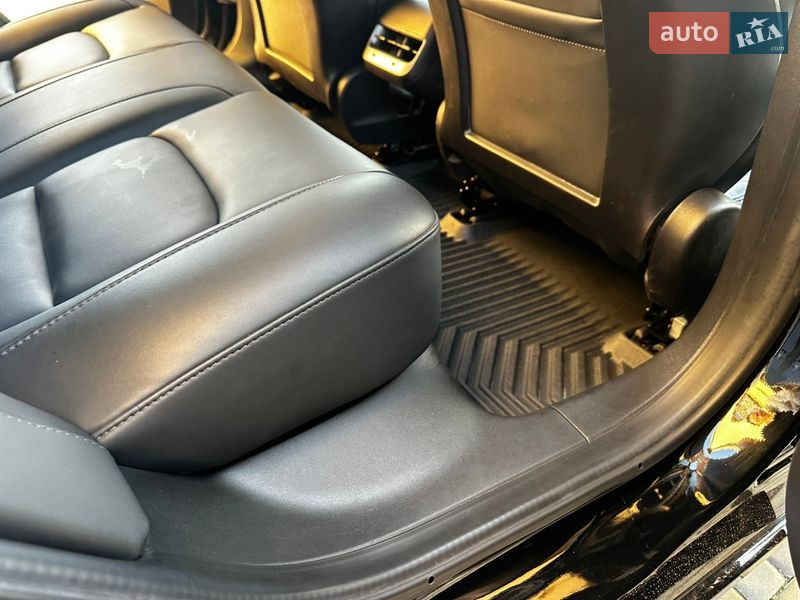 Седан Tesla Model 3 2019 в Львове