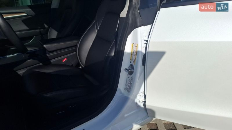 Седан Tesla Model 3 2023 в Хмельницком