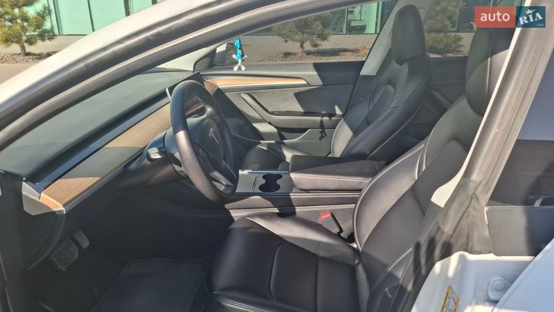 Седан Tesla Model 3 2023 в Хмельницком