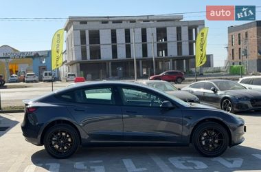 Седан Tesla Model 3 2023 в Львове