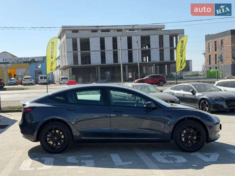 Седан Tesla Model 3 2023 в Львове