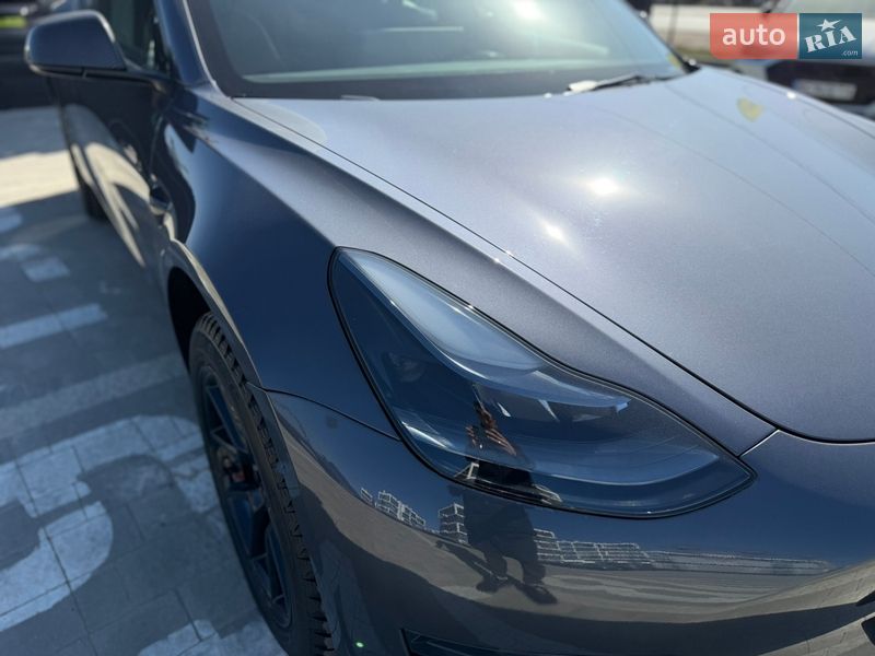 Седан Tesla Model 3 2023 в Львове
