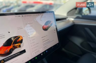 Седан Tesla Model 3 2023 в Львове