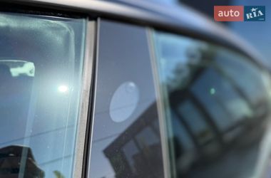 Седан Tesla Model 3 2023 в Львове