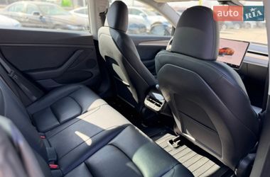 Седан Tesla Model 3 2023 в Львове