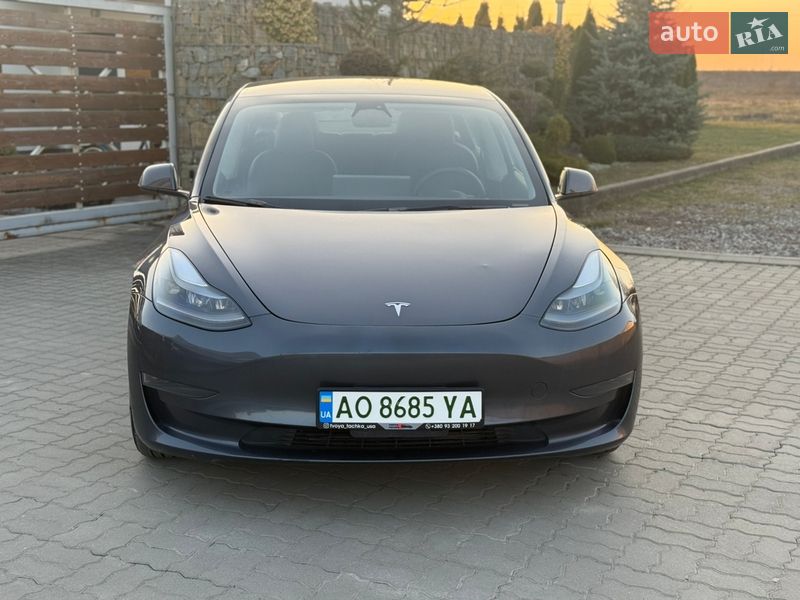 Tesla Model 3 2023