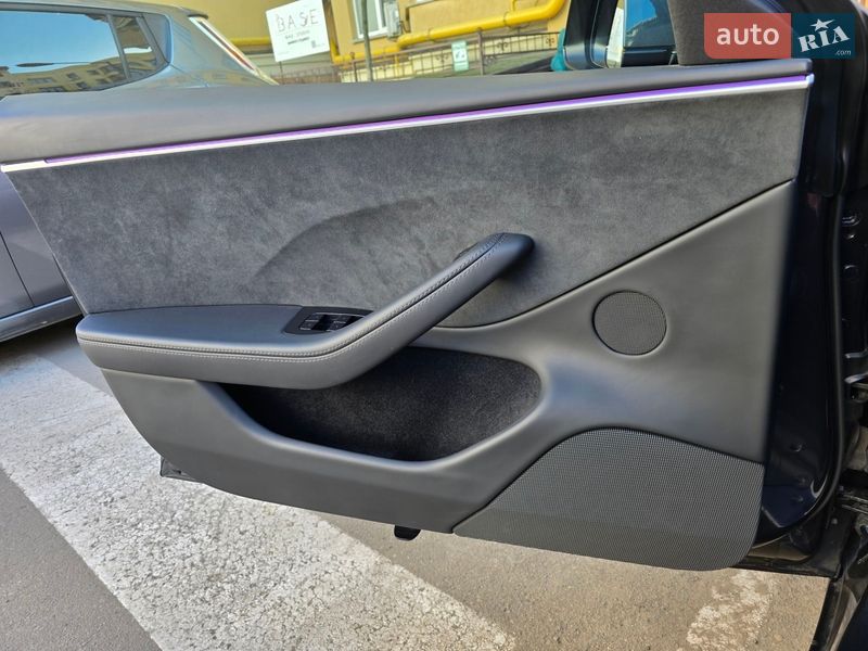 Седан Tesla Model 3 2024 в Киеве
