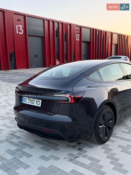 Седан Tesla Model 3 2024 в Львове
