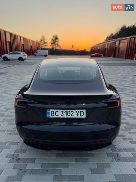 Седан Tesla Model 3 2024 в Львове
