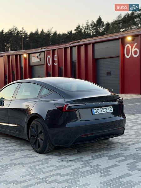 Седан Tesla Model 3 2024 в Львове
