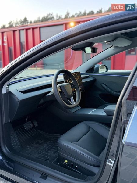 Седан Tesla Model 3 2024 в Львове