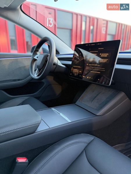 Седан Tesla Model 3 2024 в Львове