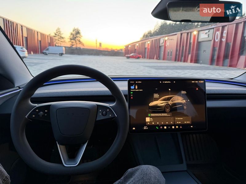 Седан Tesla Model 3 2024 в Львове