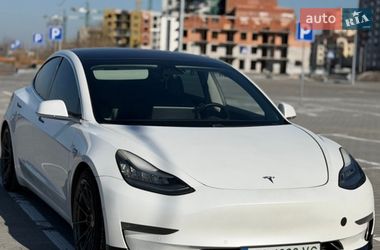 Седан Tesla Model 3 2019 в Киеве
