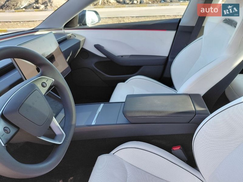 Седан Tesla Model 3 2024 в Києві
