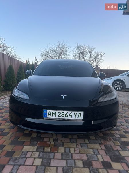Седан Tesla Model 3 2025 в Звягелі