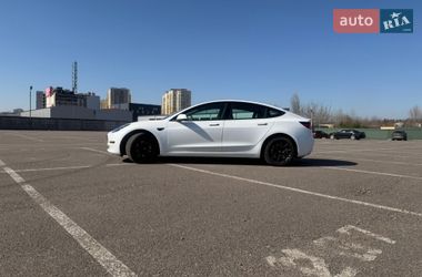 Седан Tesla Model 3 2022 в Киеве