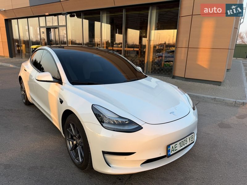 Tesla Model 3 2022