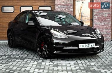 Седан Tesla Model 3 2023 в Рівному
