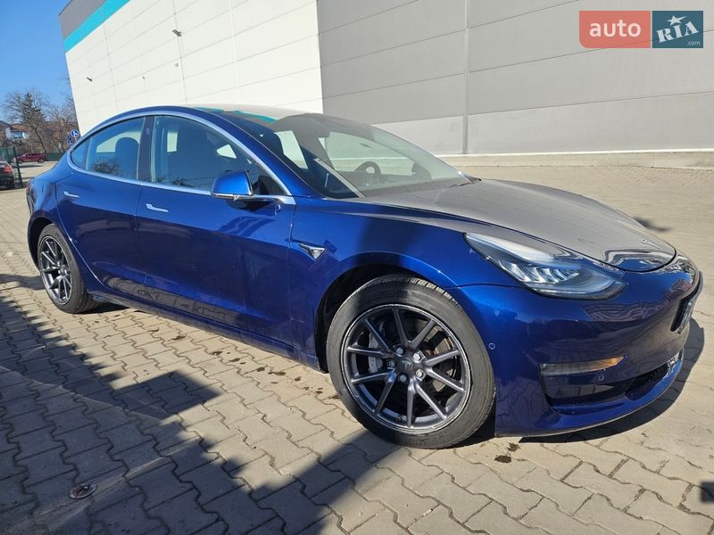 Седан Tesla Model 3 2018 в Киеве