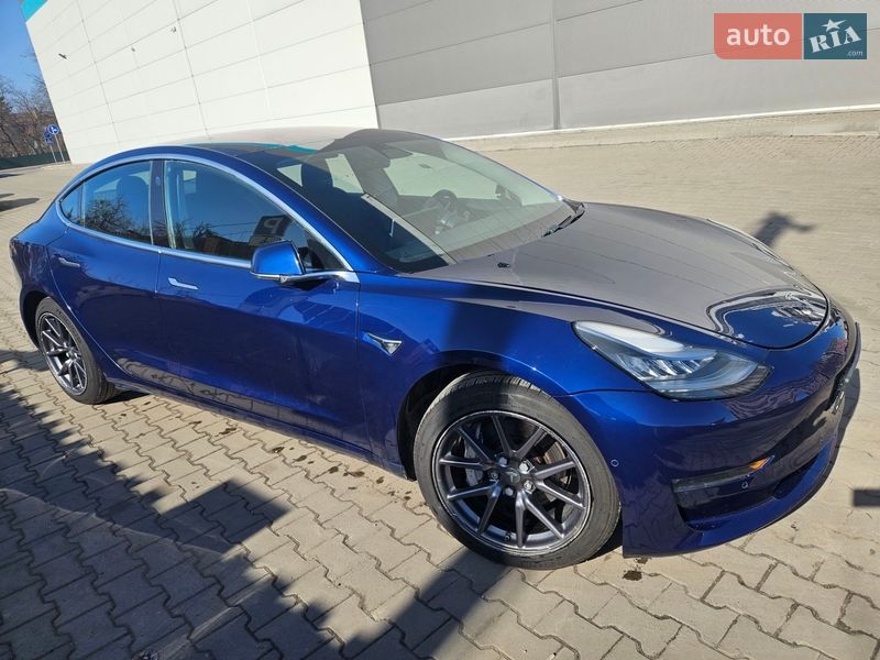 Седан Tesla Model 3 2018 в Киеве