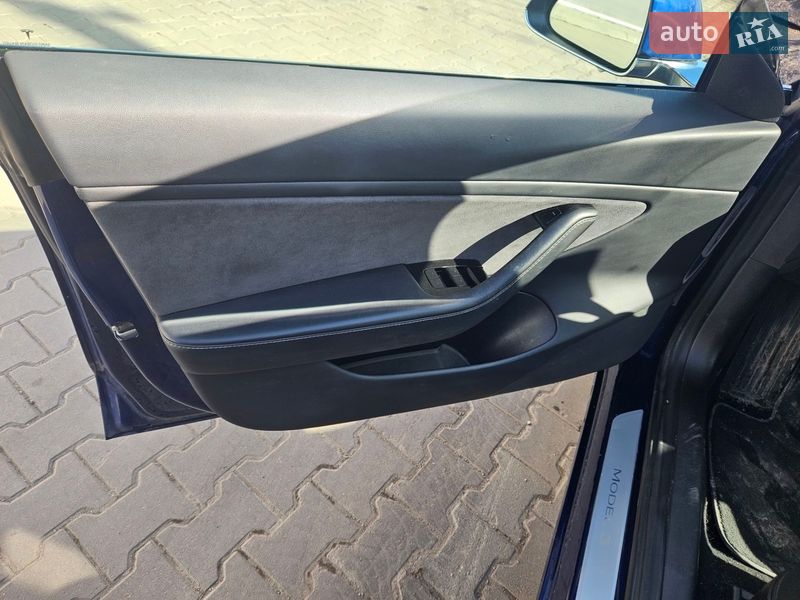 Седан Tesla Model 3 2018 в Киеве