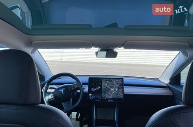 Седан Tesla Model 3 2018 в Львове