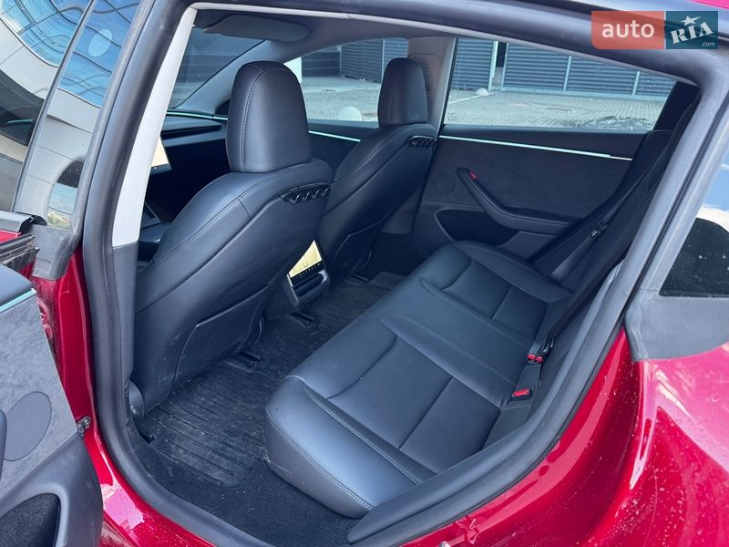 Седан Tesla Model 3 2024 в Києві