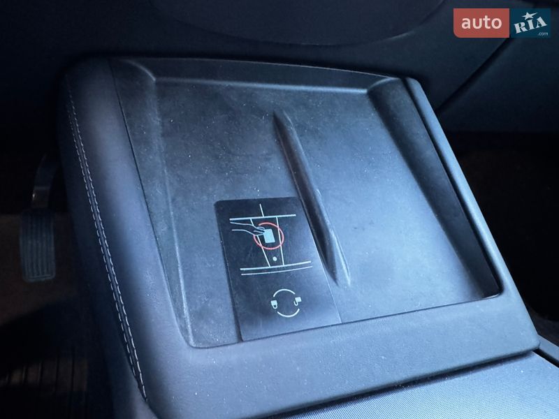 Седан Tesla Model 3 2024 в Києві