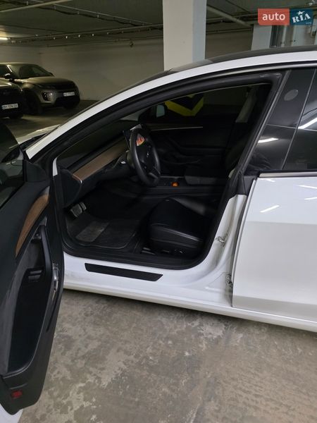 Седан Tesla Model 3 2023 в Дніпрі