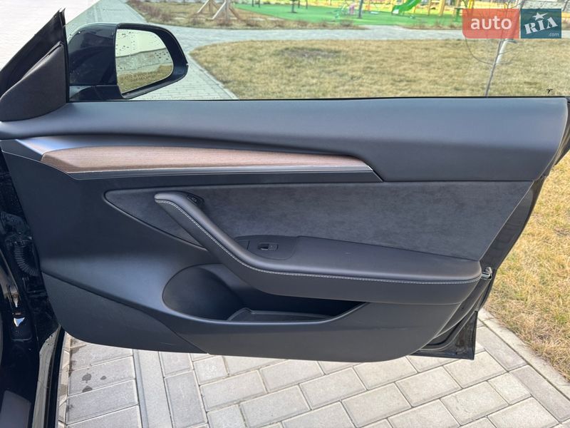Седан Tesla Model 3 2023 в Киеве фото 25 Седан Tesla Model 3 2023 в Киеве