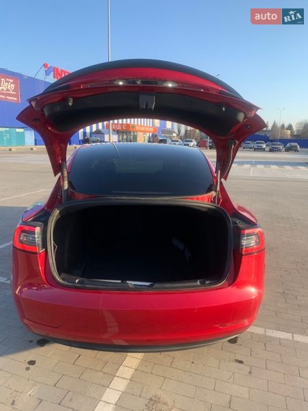 Седан Tesla Model 3 2022 в Виннице