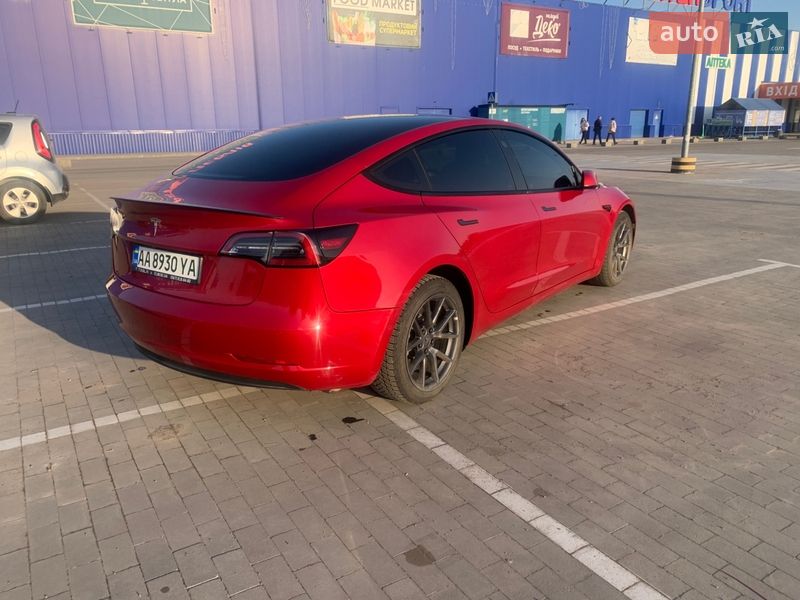 Седан Tesla Model 3 2022 в Виннице