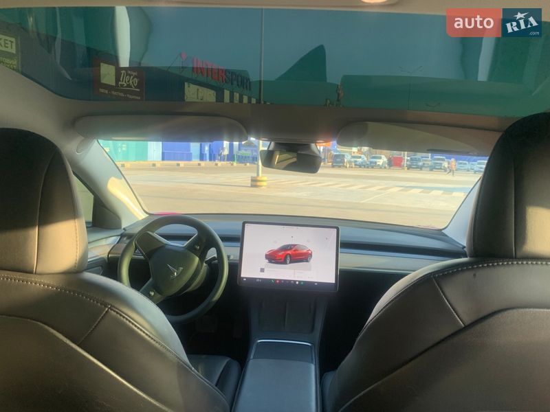 Седан Tesla Model 3 2022 в Виннице