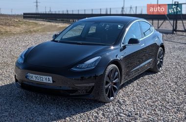 Седан Tesla Model 3 2020 в Березному