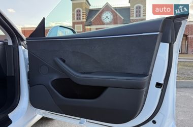 Седан Tesla Model 3 2024 в Киеве